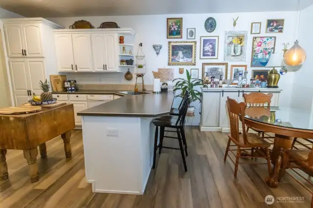 Kitchen & Dining Combo