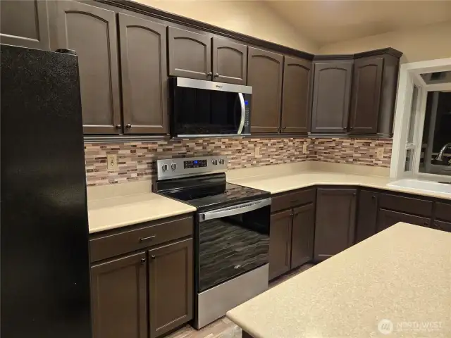 New stove/range and dishwasher.