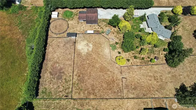 You can see the house and location of barn.