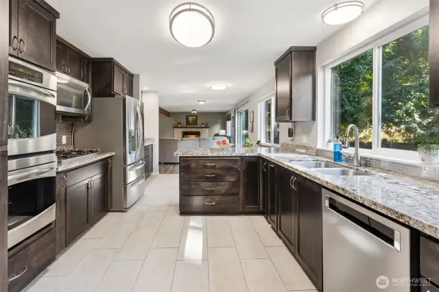 Custom cabinets, large layout for a chef's delight