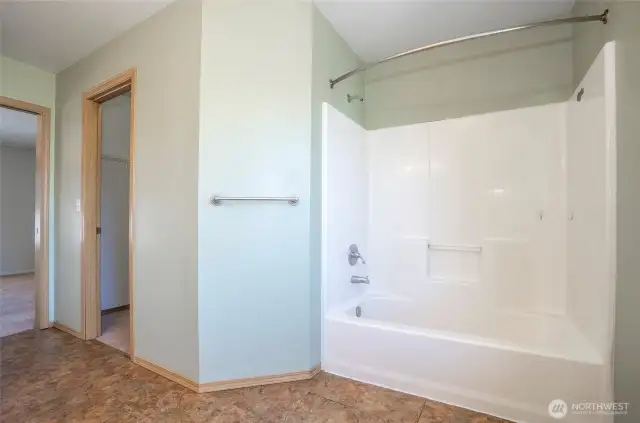 Primary Shower ~ Walkin Closet
