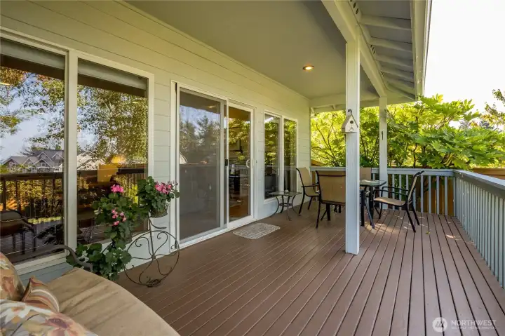 Spacious covered deck