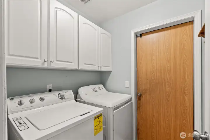 Laundry room / Garage entrance