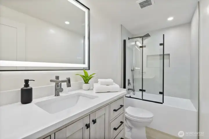 Fully renovated hall bathroom