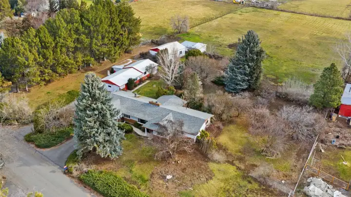 Excellent small parcel property close to town