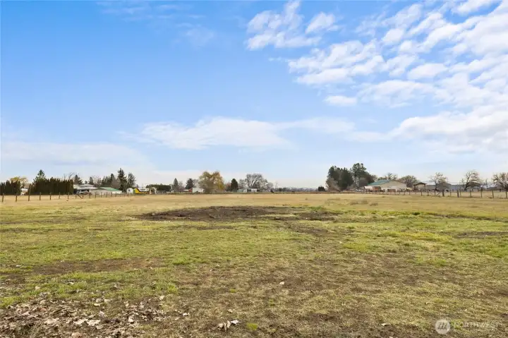 Level acreage with CID irrigation water