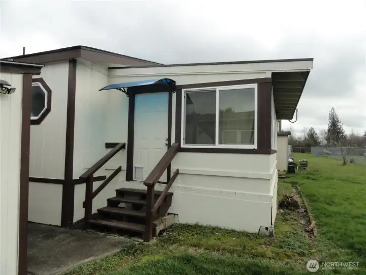 Access to the bonus room from outside!