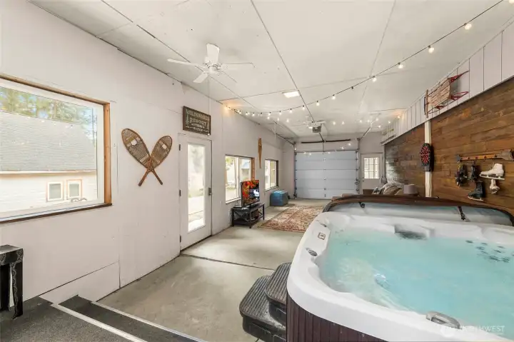 Hot Tub/Rec Room