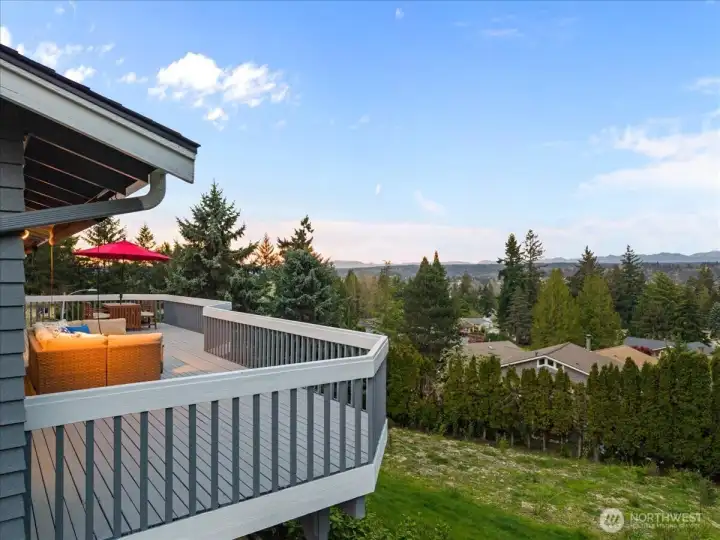 Enjoy sunrises and views of the Cascade moutains and Lake Sammamish