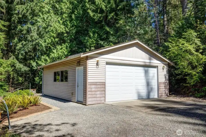 Detached shop/garage