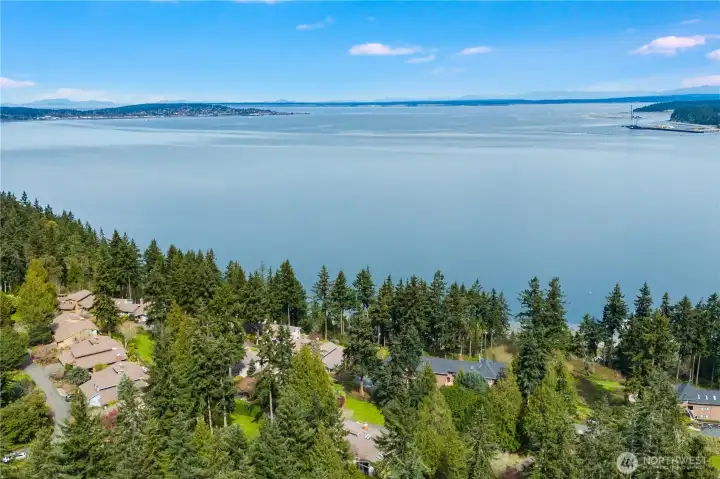 Kala Point sits on a gentle slope overlooking the sparkling waters of the Puget Sound, and features a private sandy beach for residents.