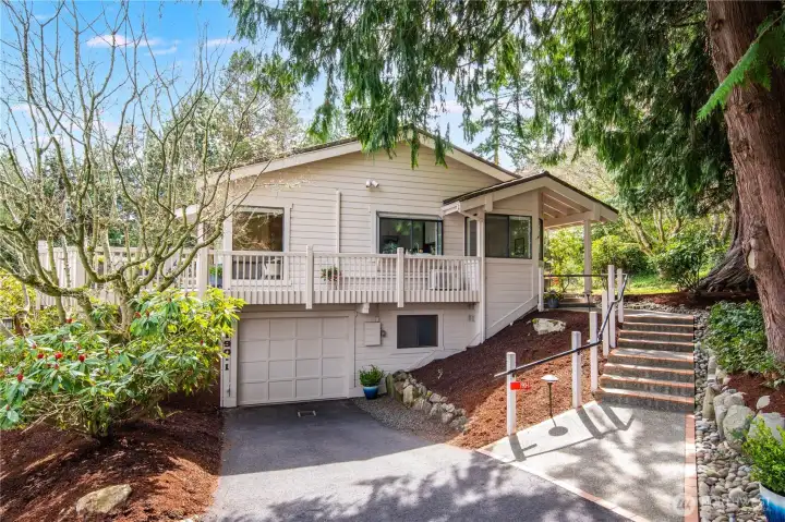 This 2 story duplex-style condo is located just a short walk from the beautiful Puget Sound. It is surrounded by mature landscaping for privacy and greenery year round!