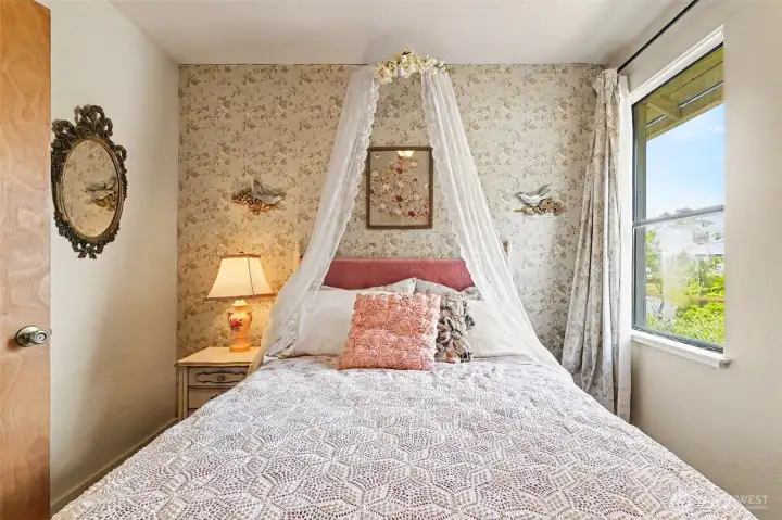 Quiet back bedroom Quiet back bedroom