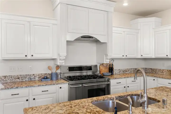 Crown molding and custom Corbels.