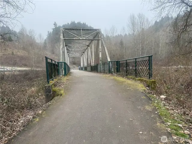 Easy access to the Green River trail.