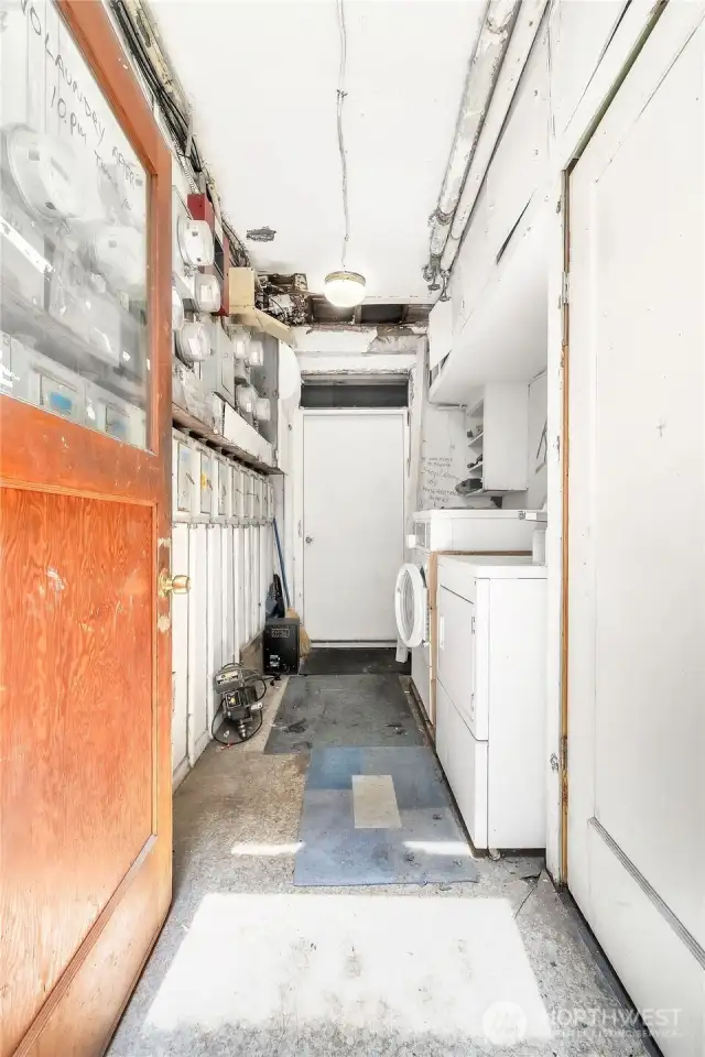 Laundryroom-Upstairs