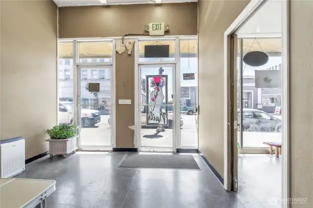 Storefront-Nail salon