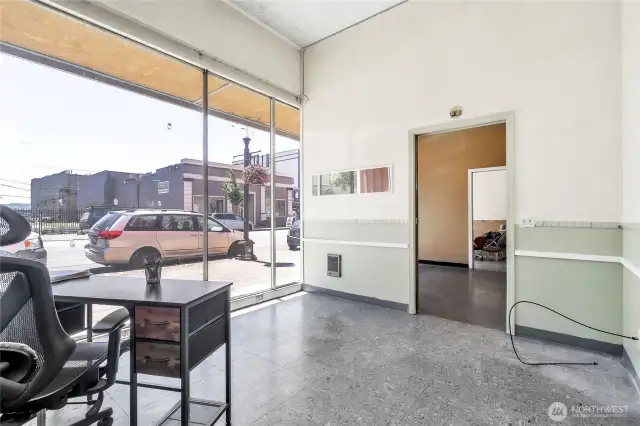 Storefront-nail salon