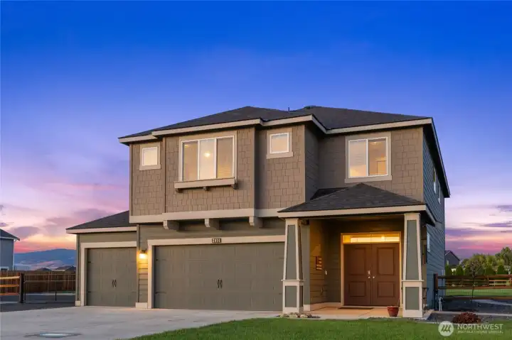 Well- maintained Palomino Home with 4 bedrooms, 3 baths plus 2 flex rooms and open concept chef's kitchen/great room/dining area. Plenty of parking in your 3 car garage and driveway. Grand entrance through your double doors.