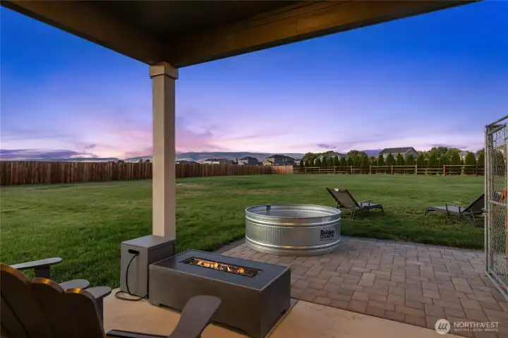Living area with electric fireplace