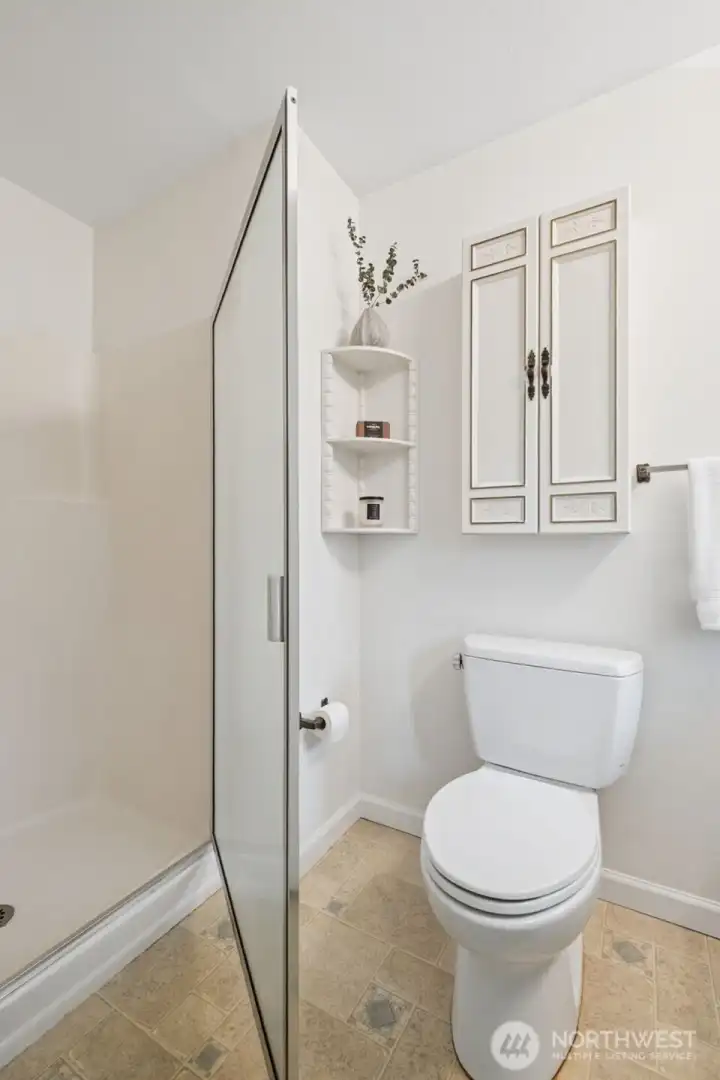 Primary 3/4 bath with walk in shower.