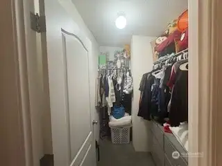 2nd bedroom Closet
