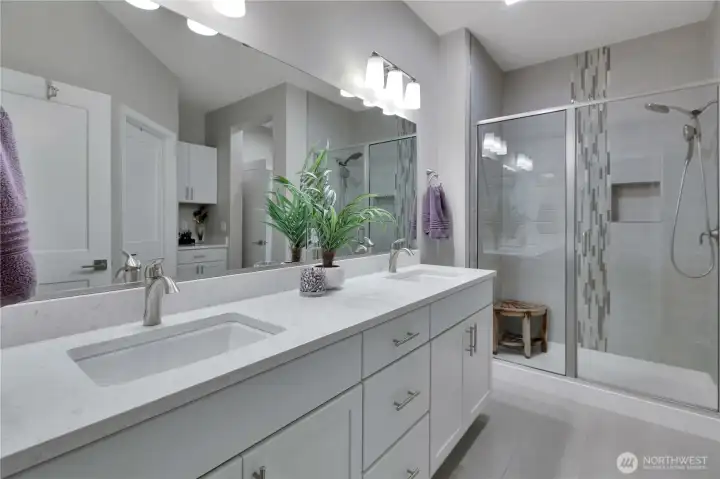 Spa-like bathroom with ceramic floors, walk-in closet & seperate WC.