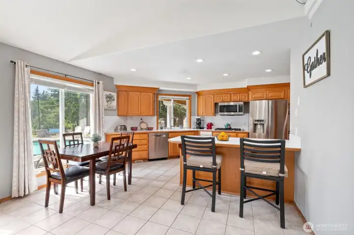 Kitchen and breakfast bar off dining area.