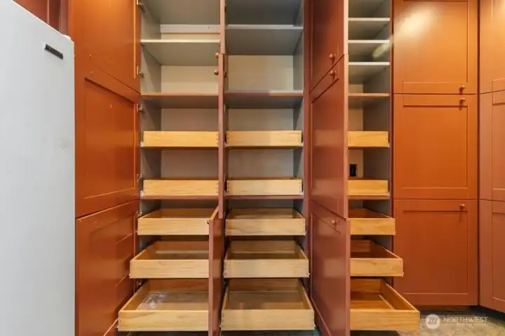 Just look at all that storage with pullout drawers!