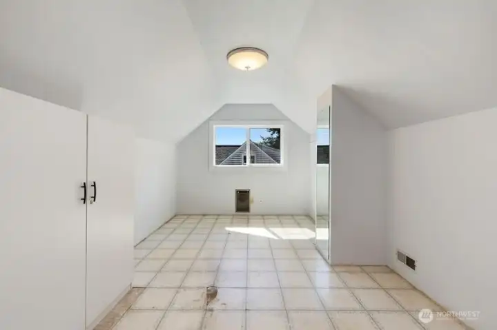 Upstairs bedroom #2