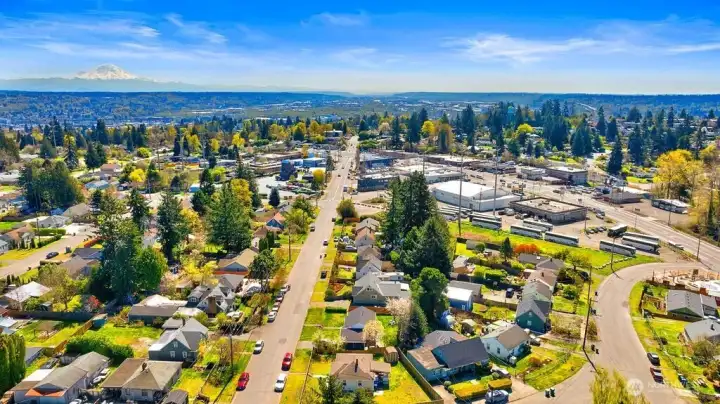 Excellent location close to all amenities! Walking distance to buslines and transit!