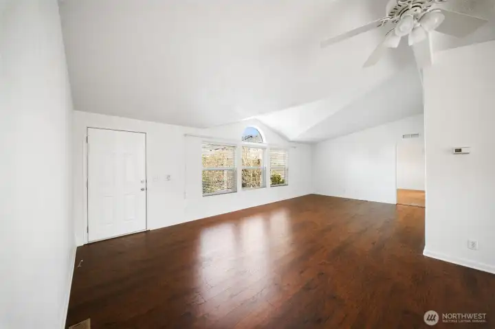 Large livingroom with vaulted ceilings.