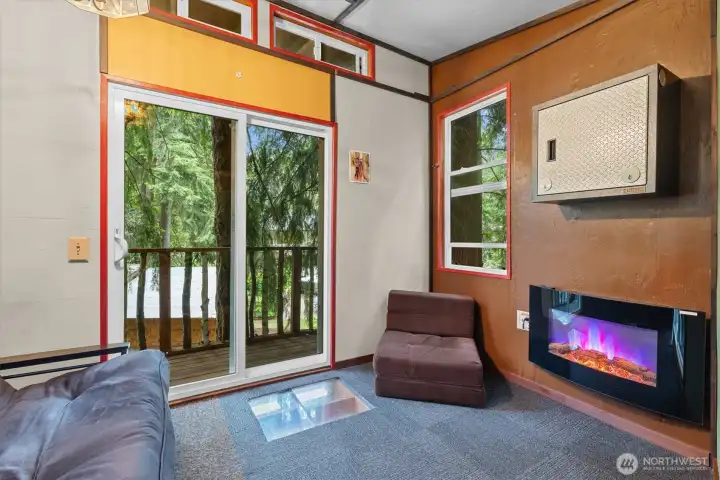 Inside the treehouse you will even find an electric fireplace for added ambience!