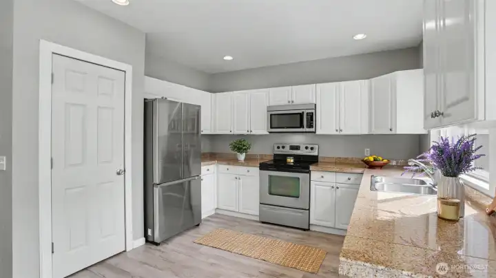 Open kitchen ideal for cooking, entertaining