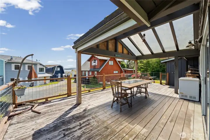 Covered Deck Perfect to watch the sunrise