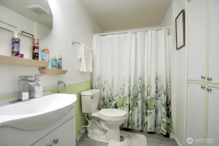 Upstairs hall bath
