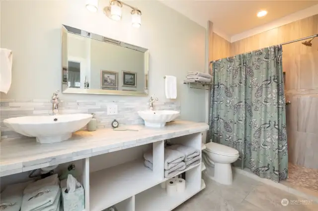Primary en-suite with double vanity, fully tiled shower & floor