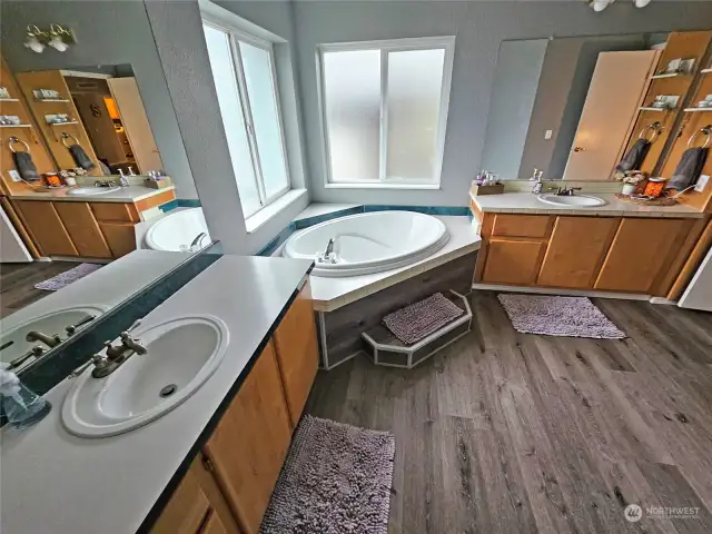 Garden tub in master bdrm bath