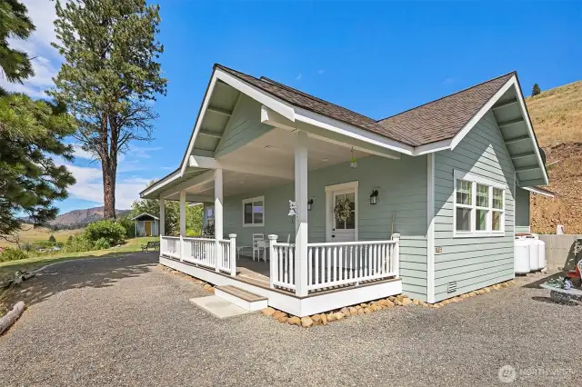 This would be the perfect weekend getaway, VRBO or full time residence...come live on the sunny side of the mountains!