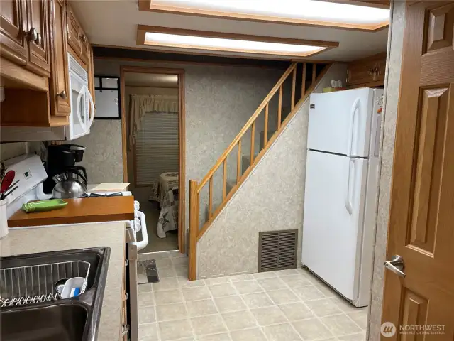 Lots of room in the kitchen