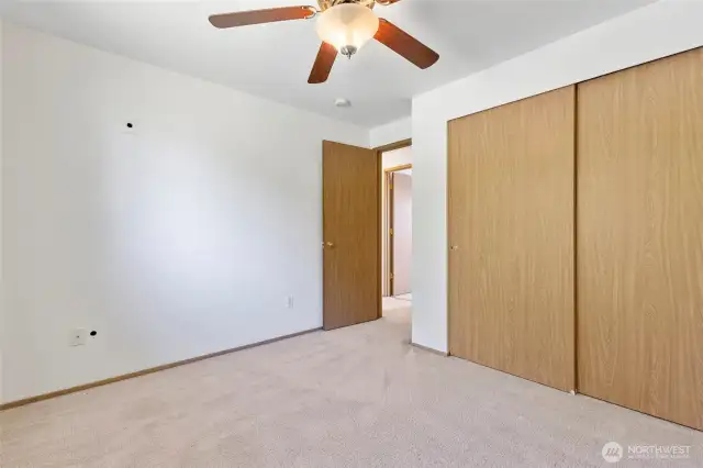Second bedroom.