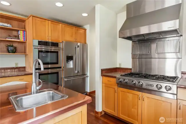6 burner cooktop.