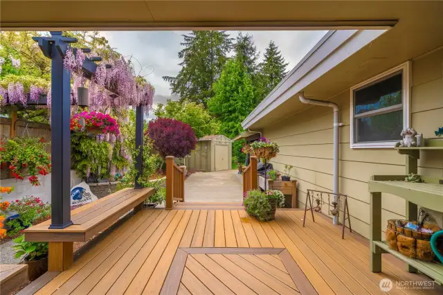 Beautiful Trex Deck and Side Yard accessed from Breakfast Nook
