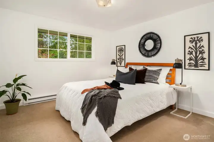 2nd bedroom off hallway