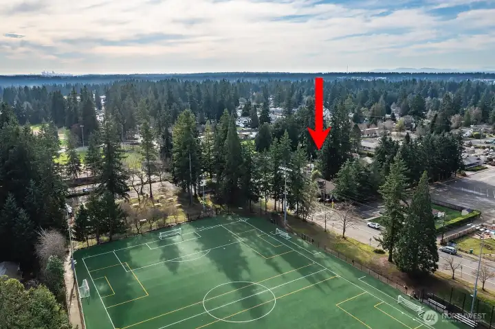 Minutes to the Mountlake Terrace Light Rail Station, MLT Pavilion and Pool, Diamond Knot Brewpub, Snohomish Pie Co., restaurants, shopping, plus so much more. Evergreen Playfield/park is across the street, MLT Off-Leash Dog Park and Terrace Creek Park all within walking distance.