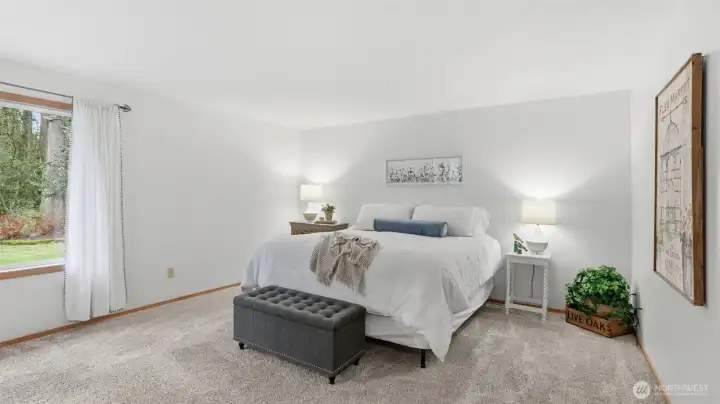 Primary suite with walk-in closet & attached 5-piece bathroom