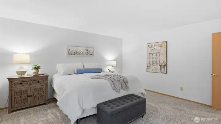 Primary suite with walk-in closet & attached 5-piece bathroom