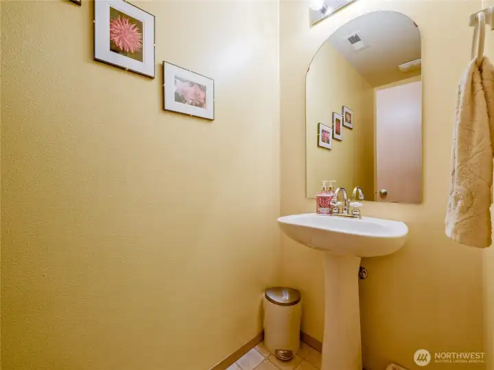 1/2 bath in entry