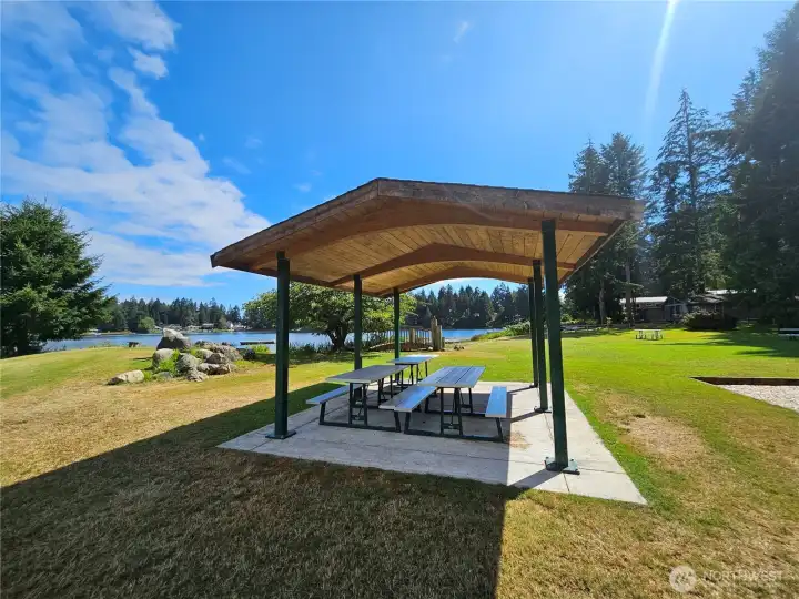 Riviera Club Amenities - Picnic area at park
