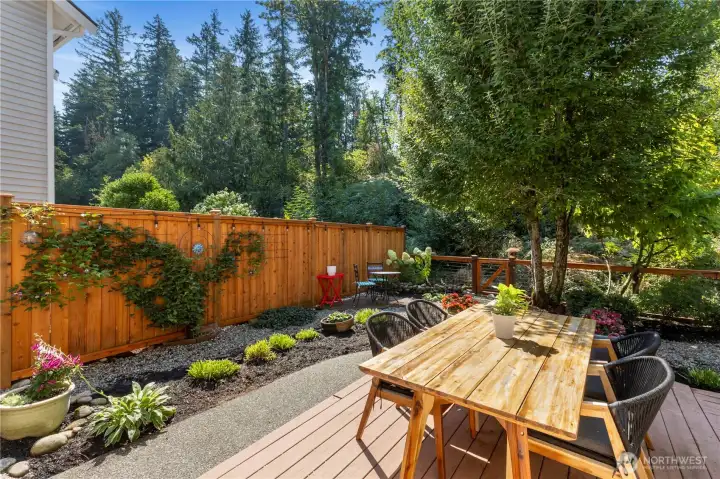 Beautifully landscaped back yard backs to a greenbelt for privacy.